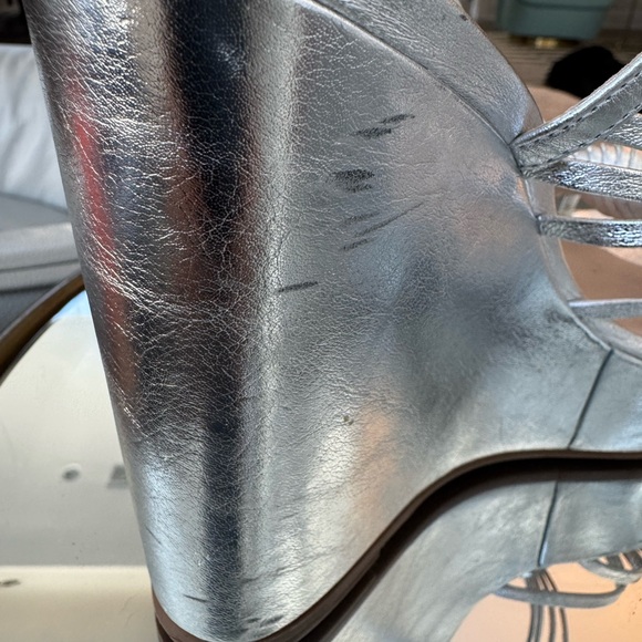 Stuart Weitzman Shimmering Saffron Silver Platform Wedges SZ 7½ - Picture 11 of 15